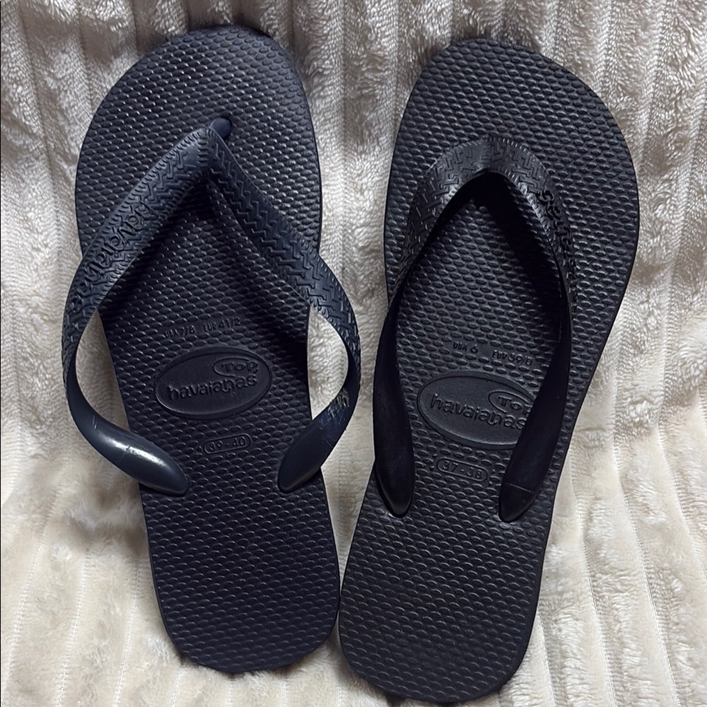 Havaianas Dark Flip Flops 🩴